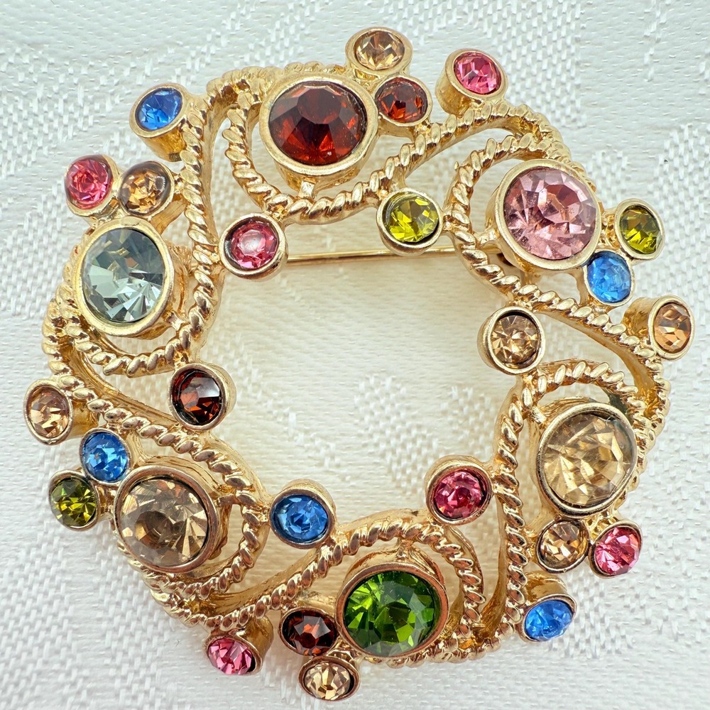 Vintage Retro Christmas Multicolor Rhinestone Wreath Swirl Gold Tone Brooch Pin